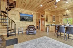 Cozy Cabin in Deer Valley with Spacious Deck and Grill!