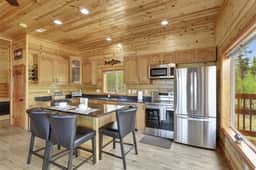 Cozy Cabin in Deer Valley with Spacious Deck and Grill!