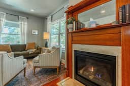 Windsor Hot Tub House - Near Lake, Park and Breweries!