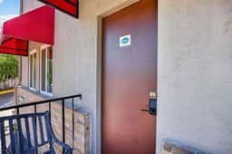 Eagle Motel Suite 100