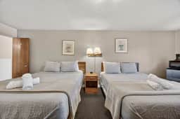 Eagle Motel Suite 105
