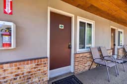 Eagle Motel Suite 107