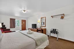 Eagle Motel Suite 107