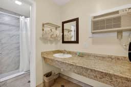 Eagle Motel Suite 108