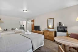 Eagle Motel Suite 110