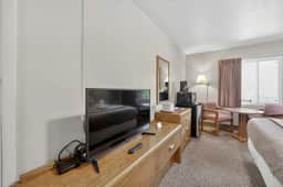 Eagle Motel Suite 110