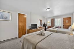 Eagle Motel Suite 110