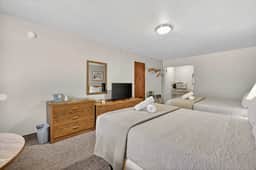 Eagle Motel Suite 111