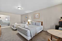 Eagle Motel Suite 114