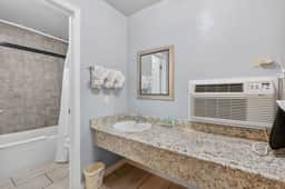Eagle Motel Suite 115