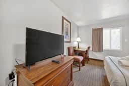 Eagle Motel Suite 117