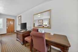 Eagle Motel Suite 118