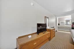 Eagle Motel Suite 120