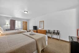 Eagle Motel Suite 120