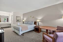 Eagle Motel Suite 224