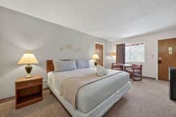 Eagle Motel Suite 225
