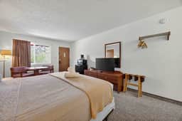 Eagle Motel Suite 225