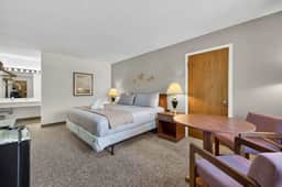 Eagle Motel Suite 225