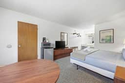 Eagle Motel Suite 226