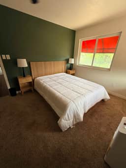 Eagle Motel Suite 223 - 2 bedroom with kitchenette - Image 2