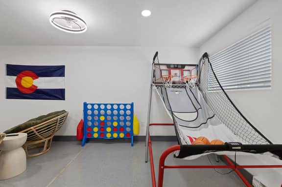 Arvada Getaway-Hot Tub, Game Room & Entertainment