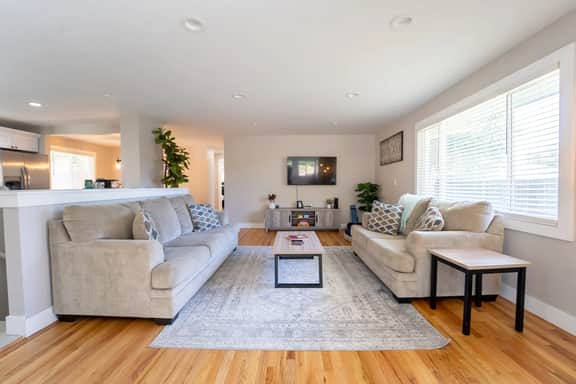 Hot Tub and Pool Table in Large Arvada Home!