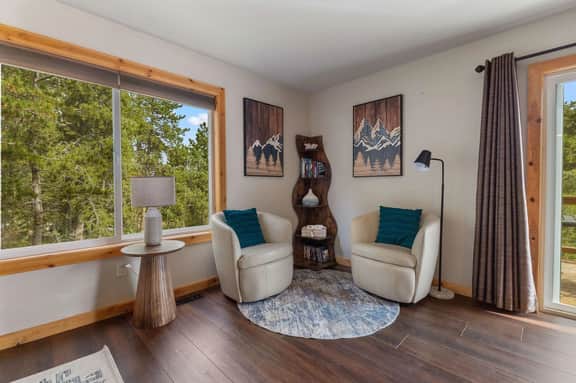 Hot Tub, Arcade games, and Mountain Views Retreat!