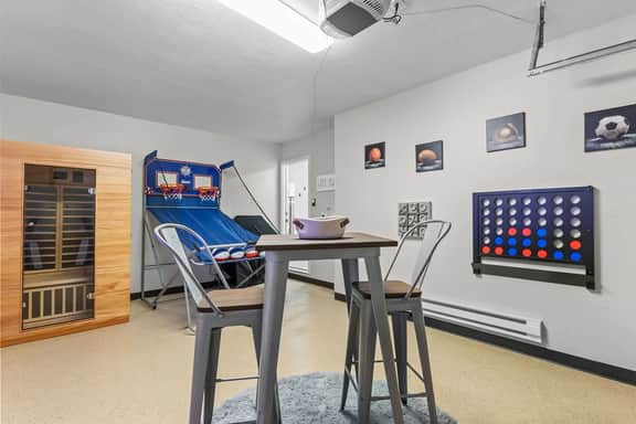 Sauna, Hot Tub, Family Friendly & Game Room!