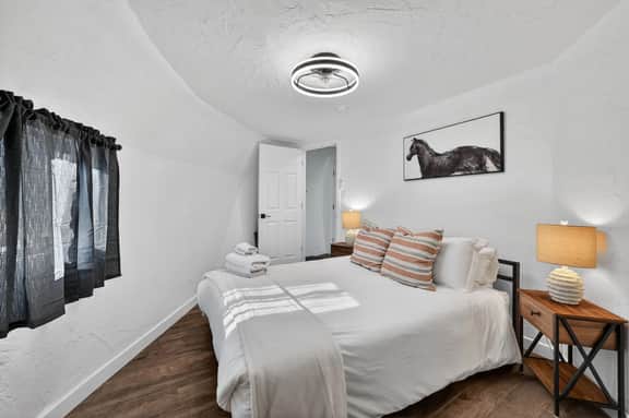 Serene Dome House with Beautiful Mountain Views!