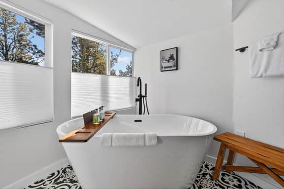 Serene Dome House with Beautiful Mountain Views!