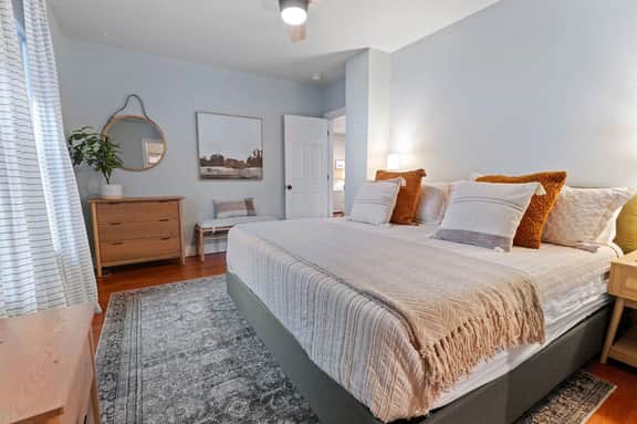 Windsor Hot Tub House - Near Lake, Park and Breweries!