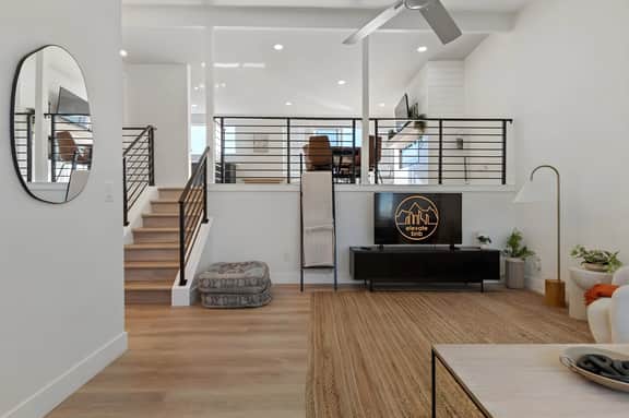 Spacious home with Game Room, Hot Tub & Sauna!