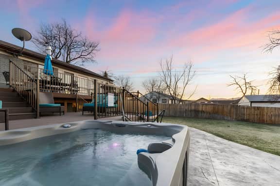 Rare Pool and Hot Tub Home - Family and Pet Friendly!