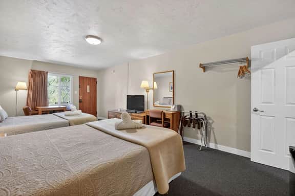 Eagle Motel Suite 106