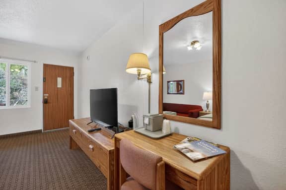 Eagle Motel Suite 107