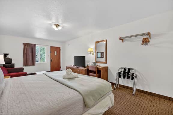 Eagle Motel Suite 107
