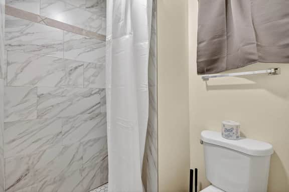 Eagle Motel Suite 108