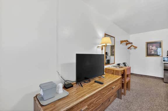 Eagle Motel Suite 108