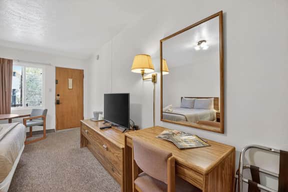 Eagle Motel Suite 108