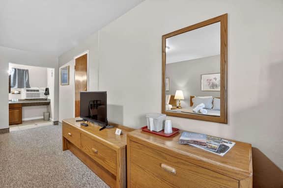 Eagle Motel Suite 110