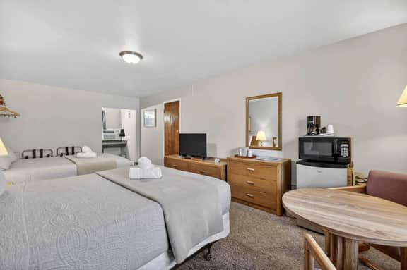 Eagle Motel Suite 110