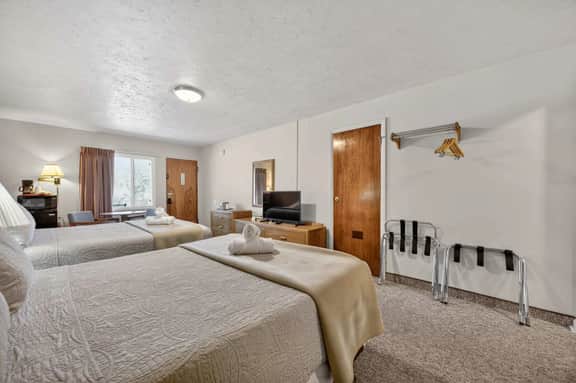 Eagle Motel Suite 111