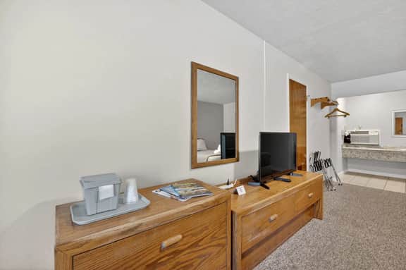 Eagle Motel Suite 111