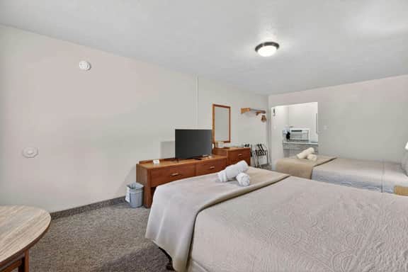 Eagle Motel Suite 114