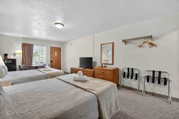 Eagle Motel Suite 114
