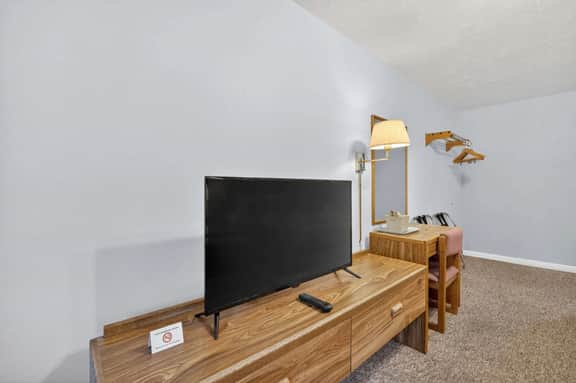 Eagle Motel Suite 115
