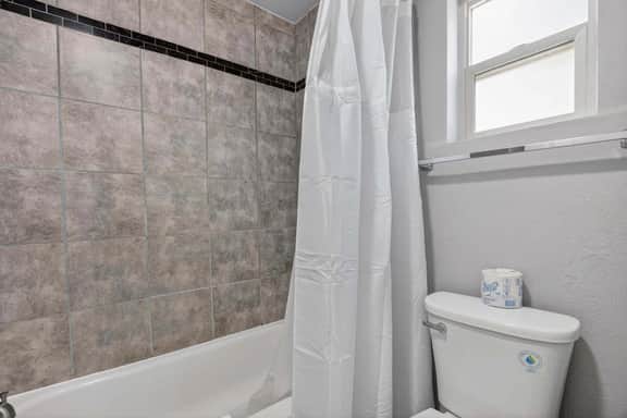 Eagle Motel Suite 115