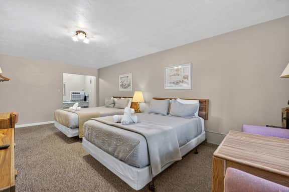 Eagle Motel Suite 115