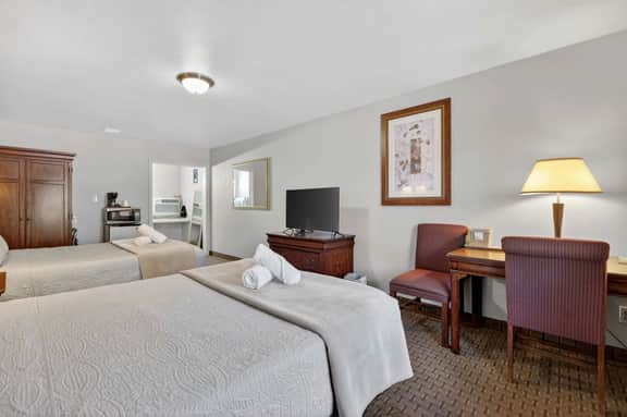 Eagle Motel Suite 117