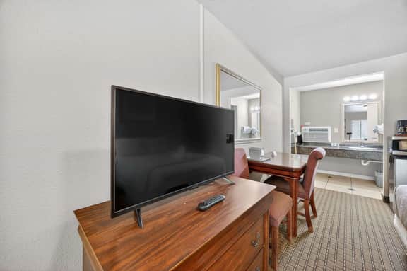 Eagle Motel Suite 118